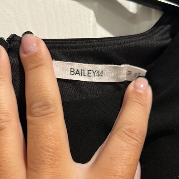 Bailey 44 Top, Size Medium - Picture 7 of 7